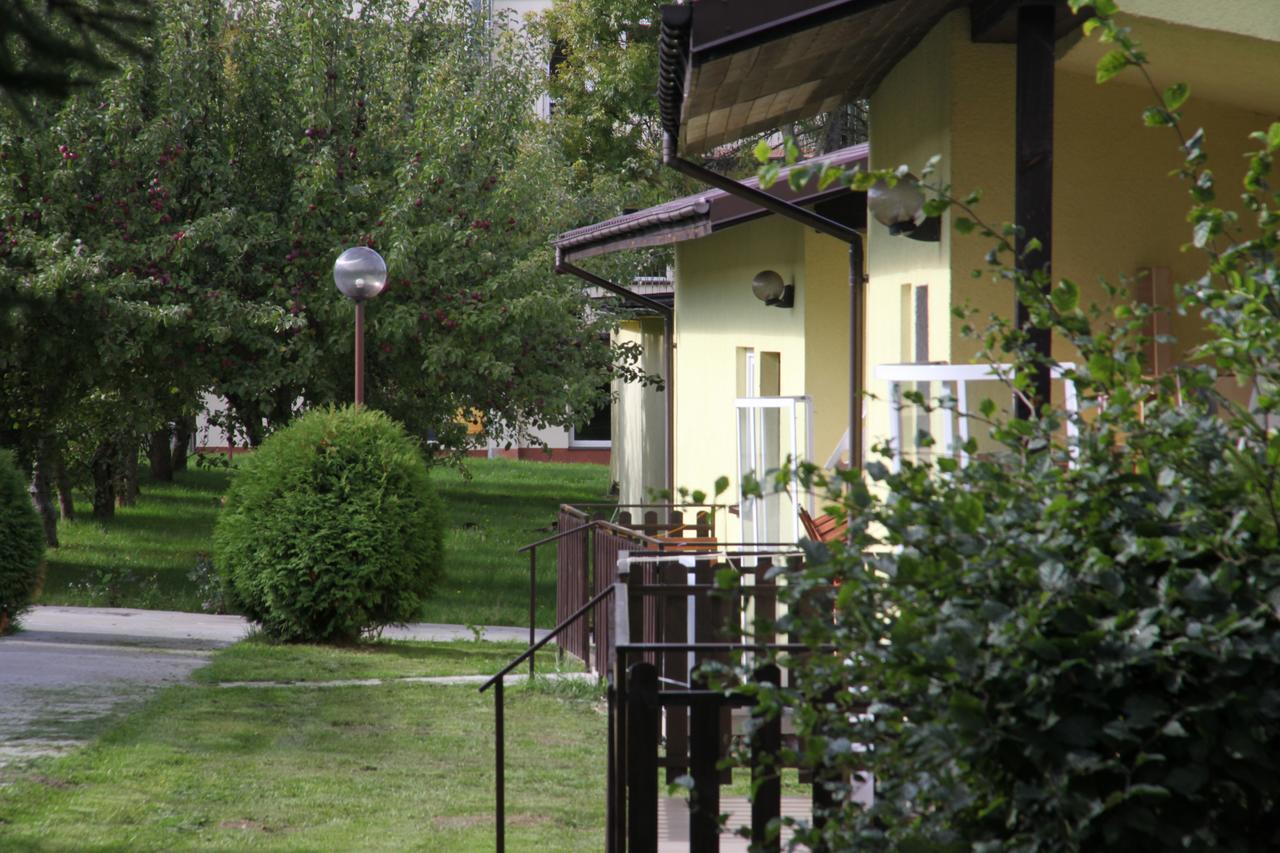 Hôtel Wrzos à Sianożęty Extérieur photo